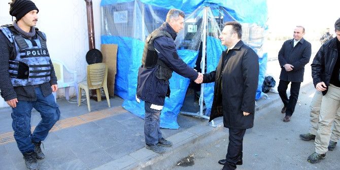 Vali Aksoy’dan Uygulama Noktasındaki Polislere Moral