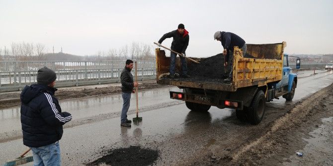 Bozulan Yollar Tamir Ediliyor