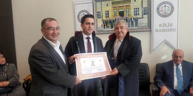 Stajını Tamamlayan İki Avukat Daha Cübbe Giydi