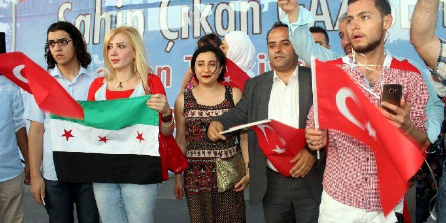 Demokrasi Nöbetinde Gaziantep Ve Suriyeli Gazetecilerden Anlamlı Destek