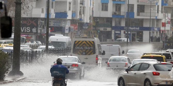 Antalya Sağanak Yağışa Teslim