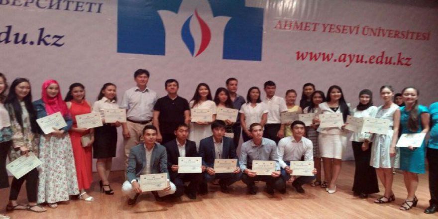 Ahmet Yesevi Üniversitesinde ’Üniversiteli Gençler Yaz Okulu’ Sertifika Töreni