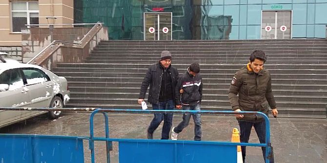 Yardım Bahanesiyle Evi Soydular