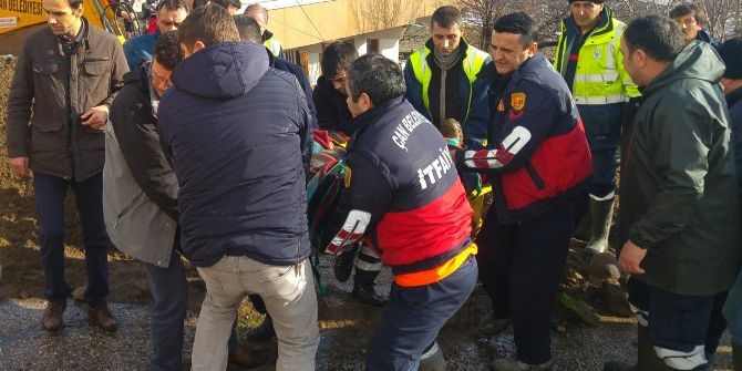 Belediye İşçisi Göçük Altında Kaldı