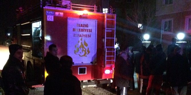 Elazığ’da Ev Yangını: 3 Kişi Hastaneye Kaldırıldı