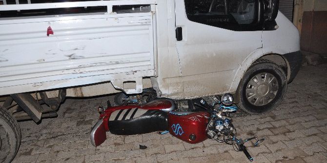 İslahiye’de Motosiklet Kamyonetin Altına Girdi