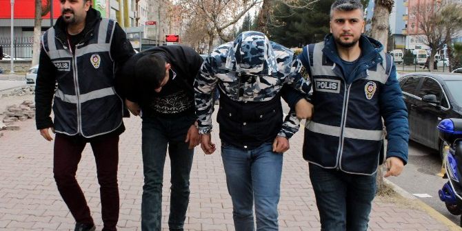 Otomobilden Müzik Seti Çalan 2 Kişi Tutuklandı