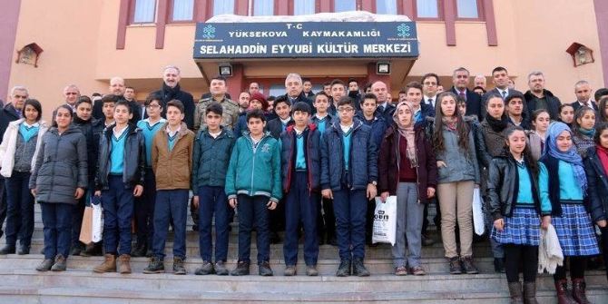 Yüksekova’daki Öğrencilere Kitap Yardımı