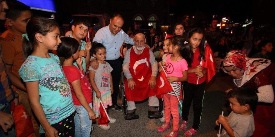 Beyşehir Halkı Demokrasisine Sahip Çıkıyor