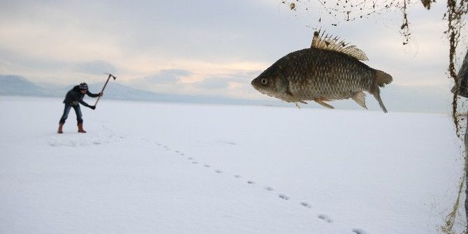 Buz Tutan Beyşehir Gölü’nde “Eskimo” Usulü Balık Avı