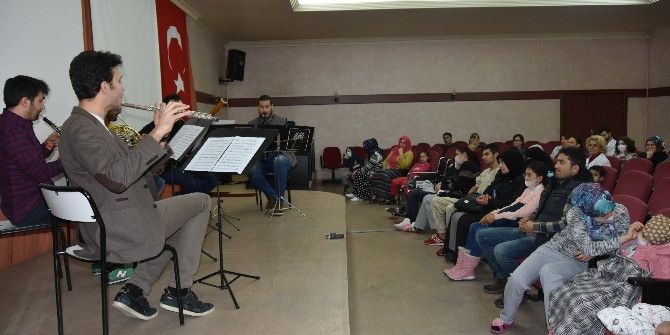 Minikler Müzikle Moral Buldu