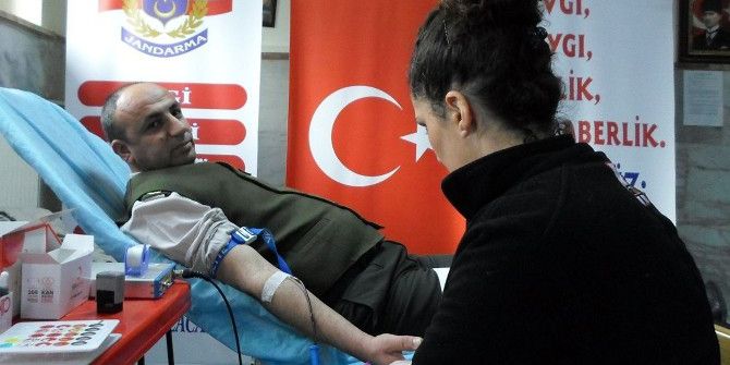 Mehmetçik’ten Kızılay’a Kan Desteği