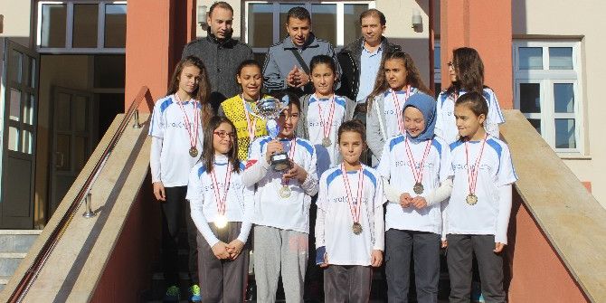 Moymul Ortaokulu Futsal Yıldız Kızlar Takımı Kütahya Şampiyonu Oldu