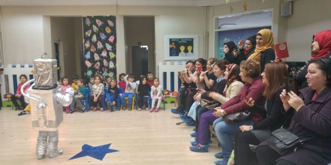 Anaokulu Öğrencilerinden Uzay Defilesi