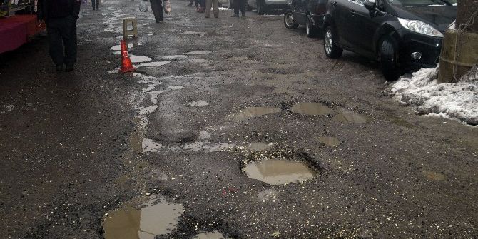 Kar Kalktı Çukurlar Ortaya Çıktı