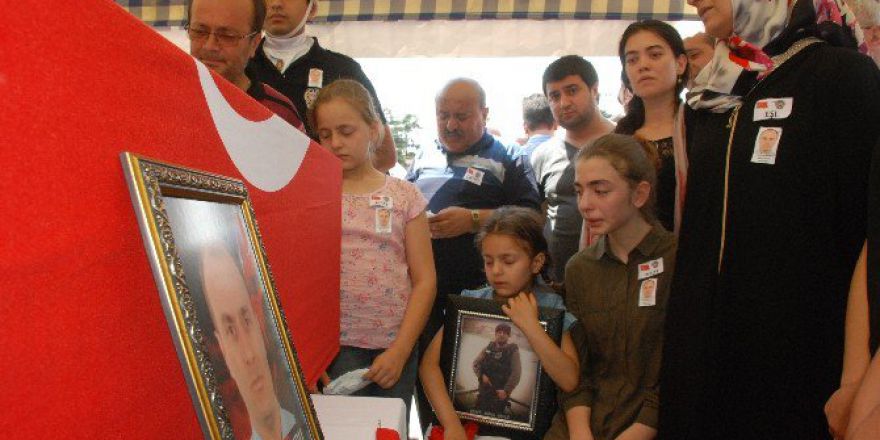Darbe Şehidi Özel Harekat Polisi Kızlarının Babalarına En Acı Vedası