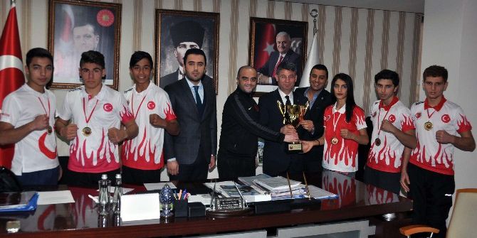 Başkan Yeni’ye Sporculardan Ziyaret