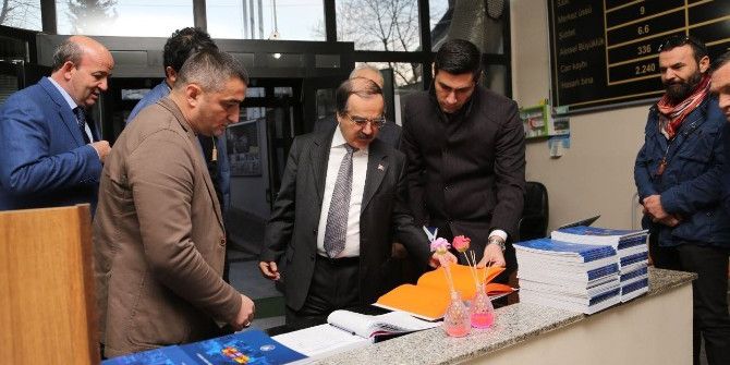 Vali Coş, Fotoğraf Yarışması Sergisini Gezdi