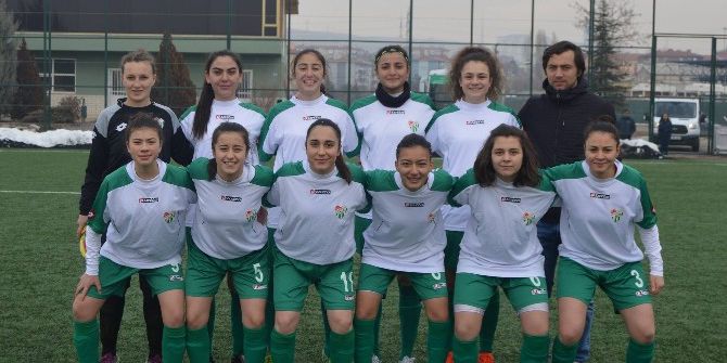 Kadınlar Galibiyeti Sevdi