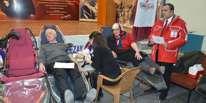 Ortaokul Veli Ve Öğretmenlerinden Kan Bağış Kampanyası