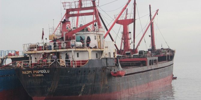 Maltepe’de İskeleye Bağlı Gemide Çıkan Yangın Korkuttu