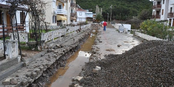 Laka Deresi Çevresine Yağmur Suyu Kanalları Yapıldı