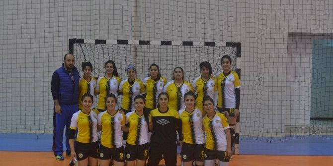 Dü Hentbol Takımı Finale Kaldı