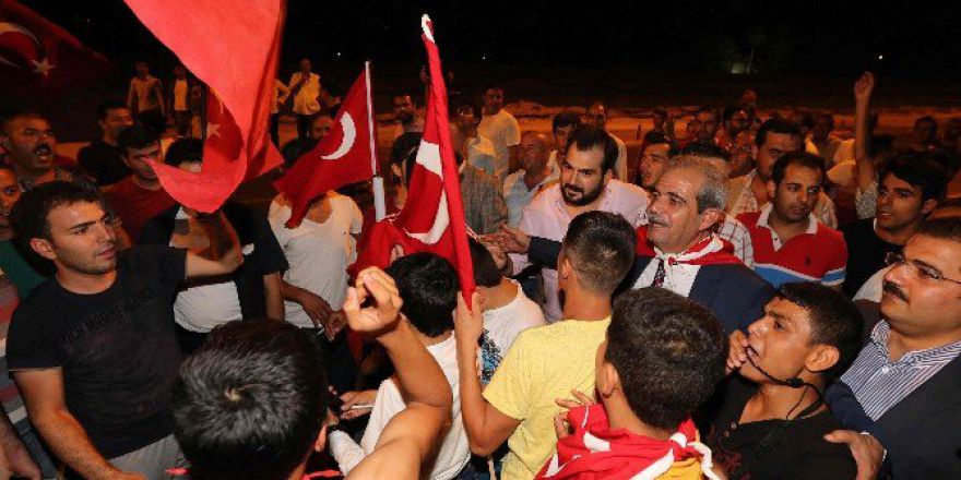 Demirkol, Demokrasi Nöbetinde Alanlardan Ayrılmıyor