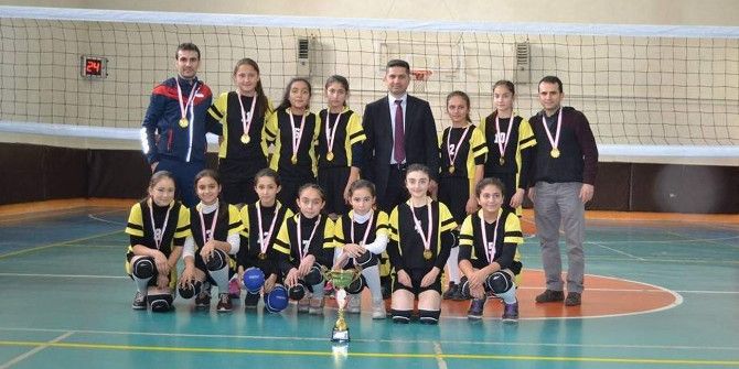 Çepnili Voleybolcular Afyonkarahisar Şampiyonu Oldu