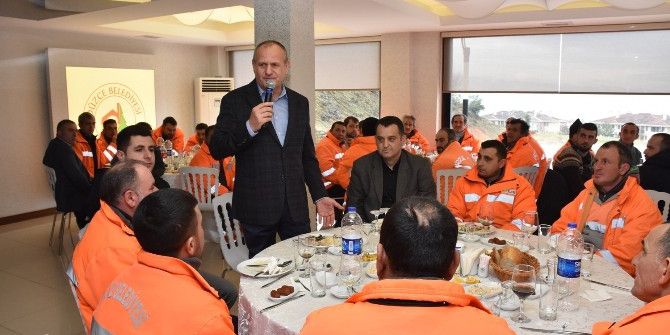 Başkan Keleş, İşçilerle Yemek Yedi