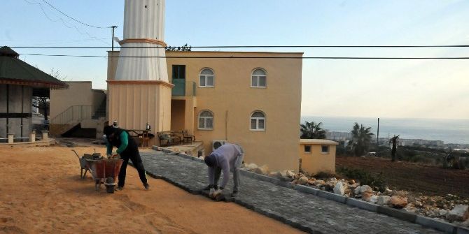 Erdemli Belediyesi’nin Camilere Hizmeti Devam Ediyor