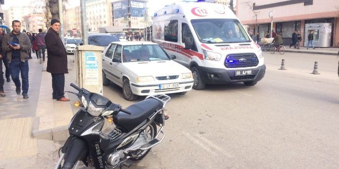 Motosiklet Yayaya Çarptı