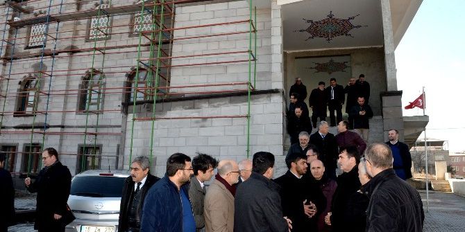 Dündar, Bağlarbaşı Ziraat Camii’ni Gezdi