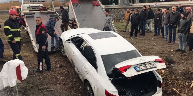 Bayan Doktor Lüks Otomobiliyle Kanala Uçtu