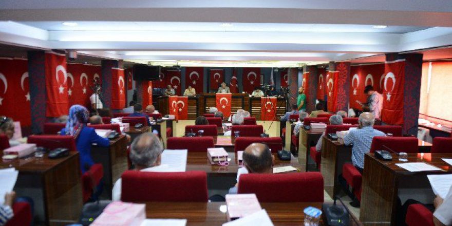 Isparta Belediye Meclisi Darbe Girişimini Kınadı