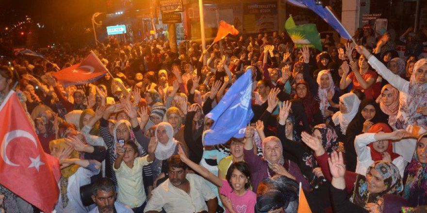 Kahta’daki Darbe Nöbetine Tbmm Başkanvekili Aydın’da Katıldı