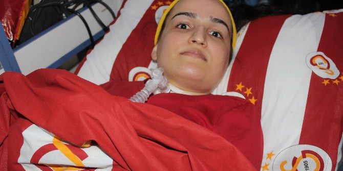 Nurçin, Takımının Maçını 15 Dakikada Olsa Canlı İzledi