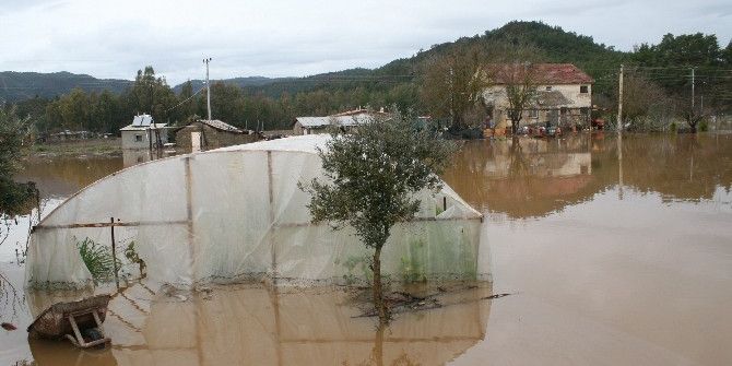 Marmaris Ve Çevresinde Şiddetli Yağış Hayatı Olumsuz Etkiliyor