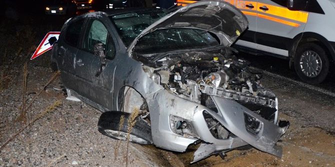 Kayganlaşan Yolda Takla Attı; 3 Yaralı