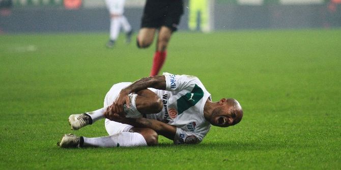 Bursasporlu Oyuncunun Ayağına 12 Dikiş Atıldı