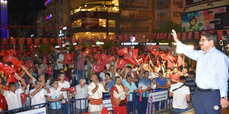 Manisa Demokrasiye Sahip Çıkmaya Devam Ediyor