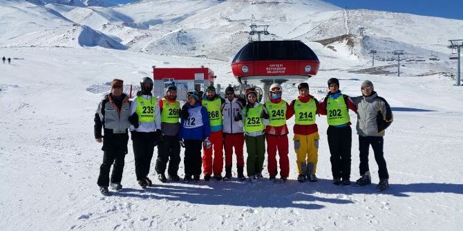 Aydınlı Kayakçılardan Çifte Başarı