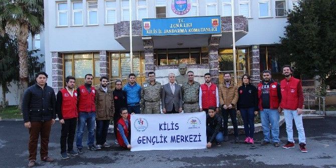 Gençlik Liderleri Ve Gönüllüler Askerleri Ziyaret Etti