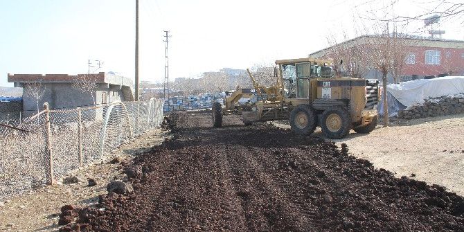 Bağlar’ın Sarıdalı Mahallesi’nde Yol Çalışması