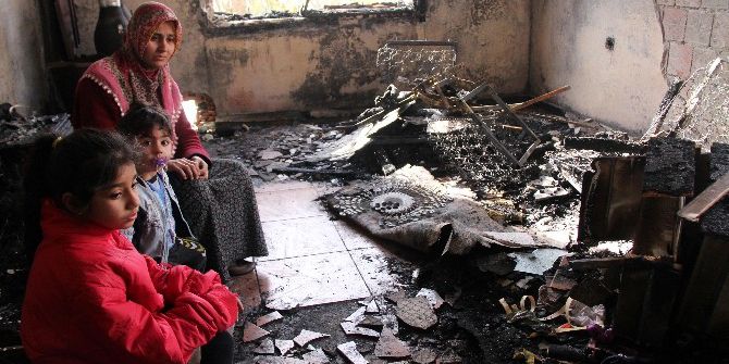 Yangından Son Anda Canlarını Kurtaran Aile Yardım Bekliyor