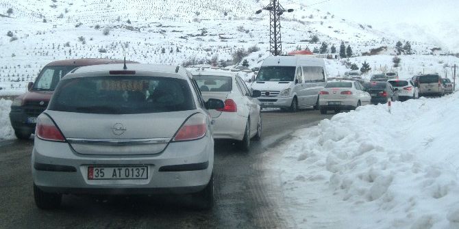 Bozdağ, İzmirli Kayakseverleri Bekliyor