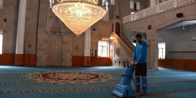 Kocasinan Belediyesi 239 Camiyi Periyodik Şekilde Temizliyor