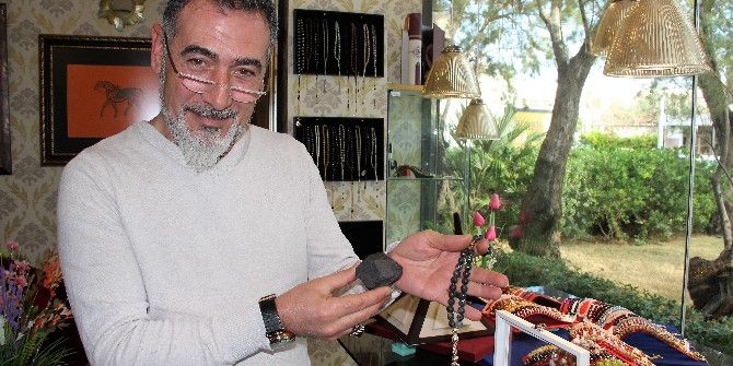 Meteor Taşından 30 Bin Dolarlık Tespih Yaptı