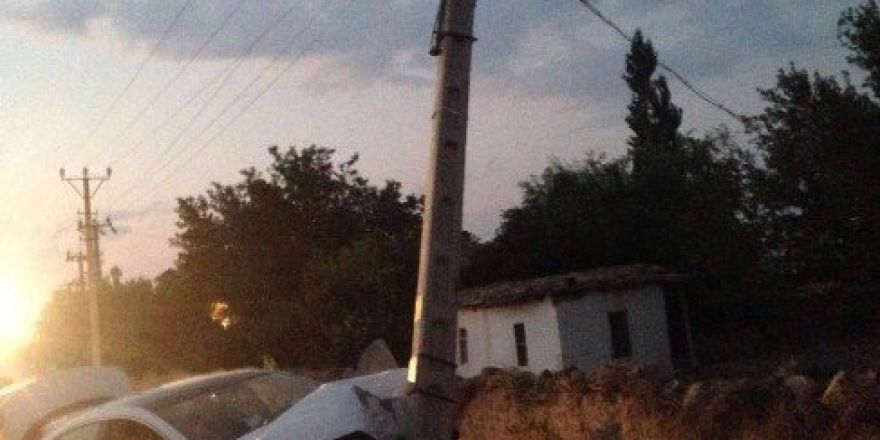 Kulu’da Otomobil Elektrik Direğine Çarptı: 1 Yaralı