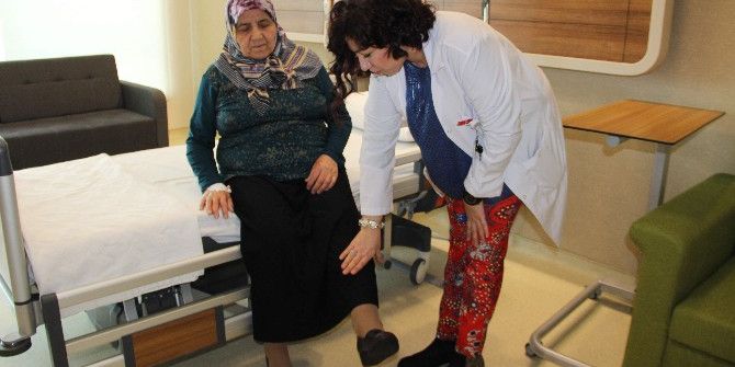 Felç Geçiren Kadın Üç Saatte Normale Döndü
